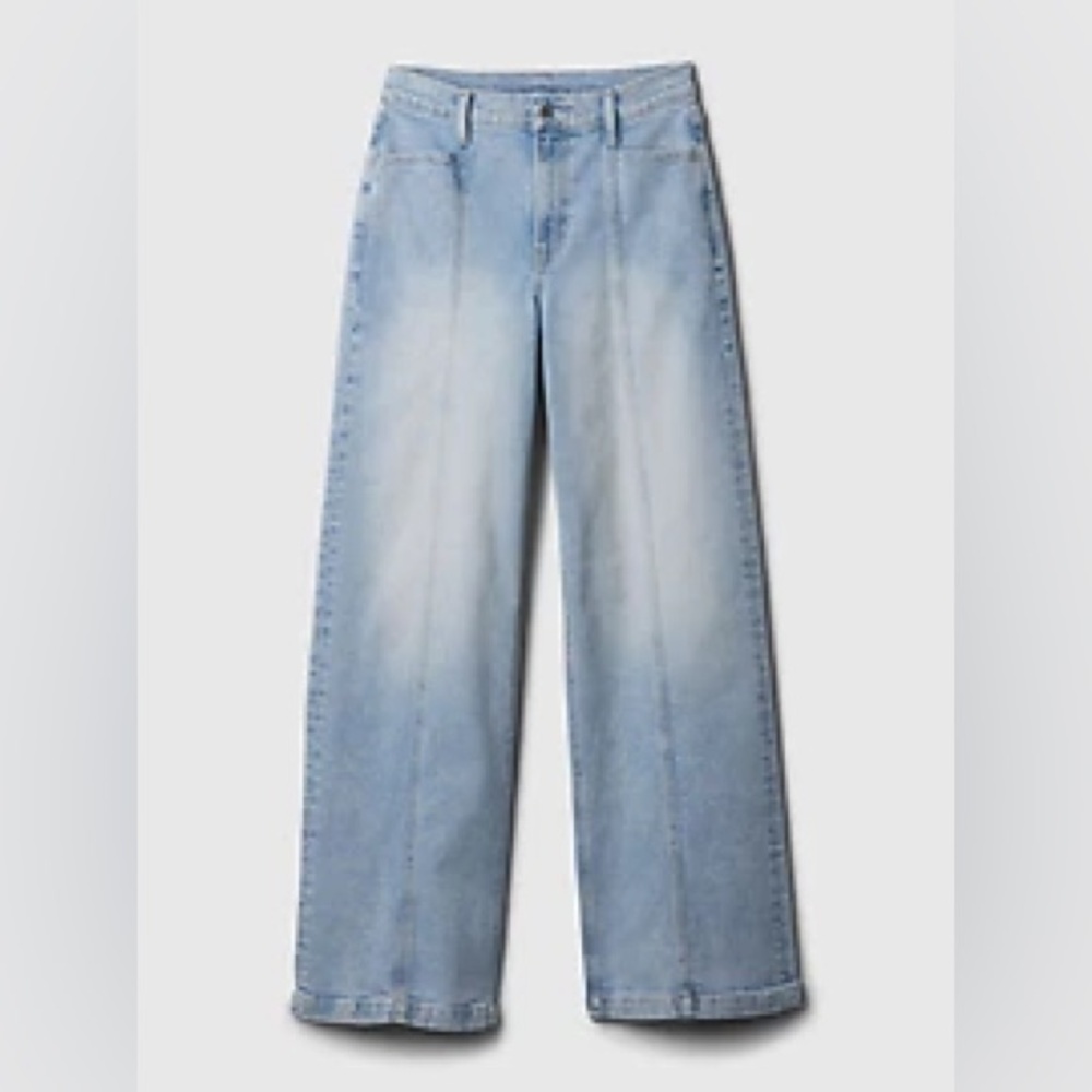 Light Wash Wide-Leg Women’s Jeans